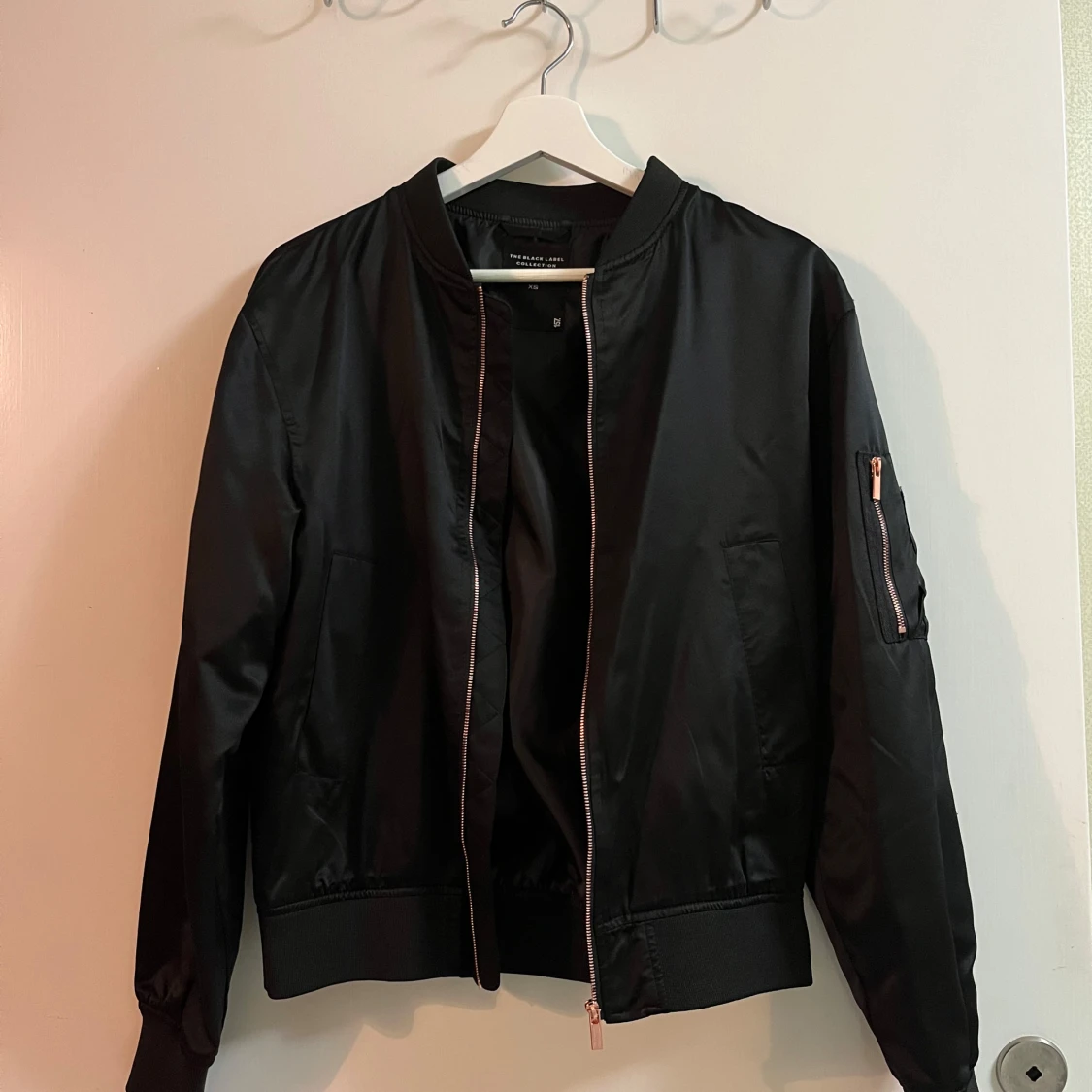 Svart bomberjacka från The Black Label Collection