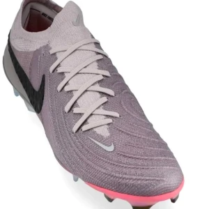 Nike rising gem phantom skor  - Använda en gång men är som helt nya priset är inte hugget i sten pris kan diskuteras 