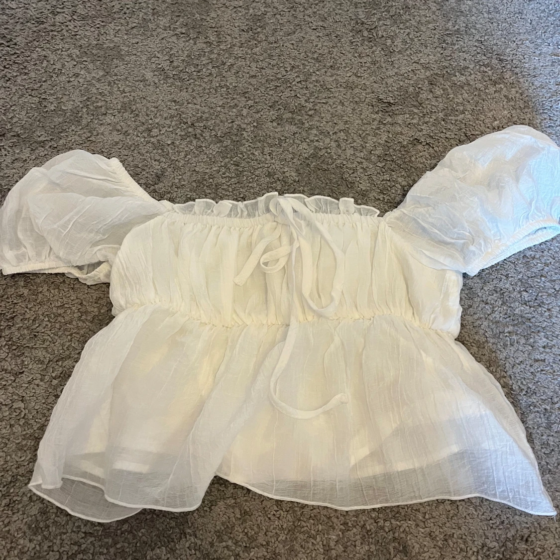 Vit offshoulder blus