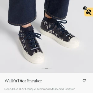 Nästan helt nya Walk’n’dior sneakers!!  - Super fina, jätte bra skick, säljer då dem tyvärr är lite för små för mig.  Nypris 11.400kr Pris kan absolut diskuteras!❤️❤️🎀🎀💌💌