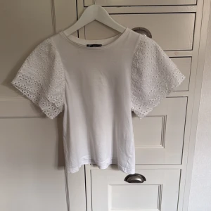 Supersöt tröja - Världens sötaste tröja med jätte vackra ärmar. Perfekt till både hösten och sommaren! 🩷 Buda för bättre pris