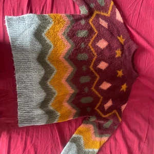 Söt whimsical sweater - Skön, lätt och gullig tjocktröja perfekt för hösten eller vintern! Den sticks inte och har mycket fin passform! Ligger ute på andra sidor, tveka inte att skriva vid frågor<3