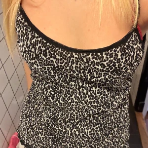 Gått leopard linne - Jätte fint leopard linne som inte kommit till användning 