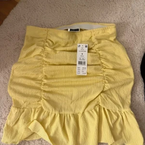 Kjol Gina tricot - Kjol från Gina tricot, nypris 249, storlek S