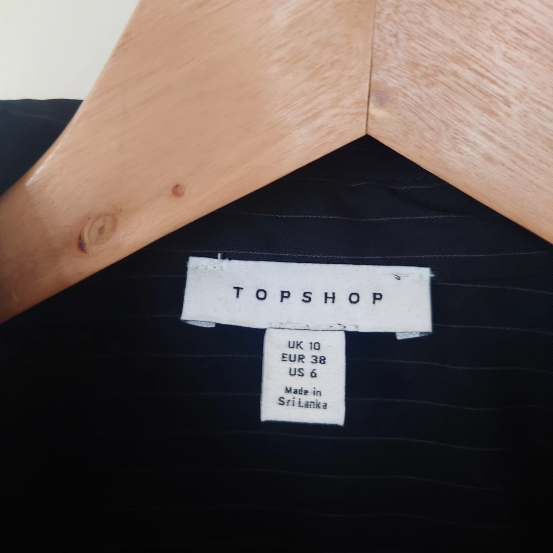 Svart skjorta med vita ränder (oanvänd) - 91