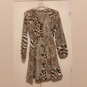 Animal print dress - Aldrig använd!