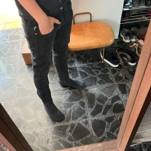 Replay jeans  - Säljer dessa as feta  replay jeans. De är i 10/10 skick köpte dem ett par månader sen helt nya för 1500. Storleken är 30/32 och har en slim fit passform.