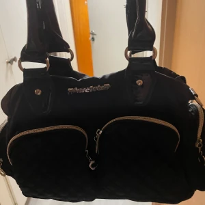 Mcbling väska - Säljer en väska jag hitta på second hand skriv om ni vill ha den Elle sänk priset
