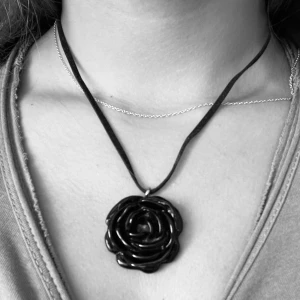 Halsband  - Svart ros 🥀 
