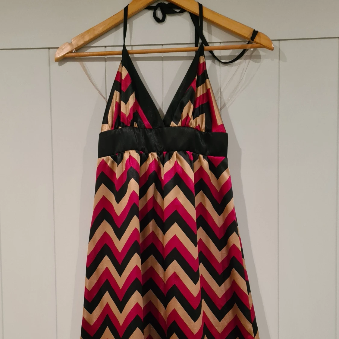 Mönstrad klänning med zickzackmönster - 90