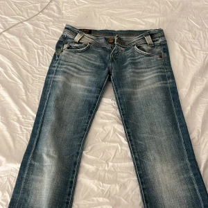 lee lågmidjade jeans - säljer de här lågmidjade lee jeansen som inte jag använder, står ingen storlek men skulle säga Xxs eller Xs