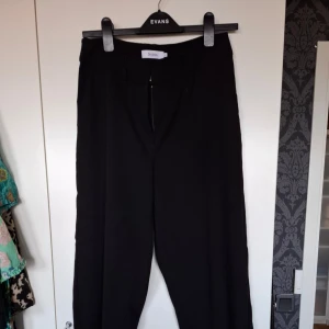 Styelin finbyxor - Enbart testade.  Motveck i beslut som ses på sista bild. De ser lite flockiga ut på vissa bilder, men det är bara damm 😉