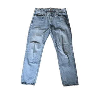 Ljusblåa jeans LAGER 157  - Blåa jeans av LAGER 157, SIZE 32W/32L, näst intill nya med bra kvalitet. Nypris 500 :- 🎶