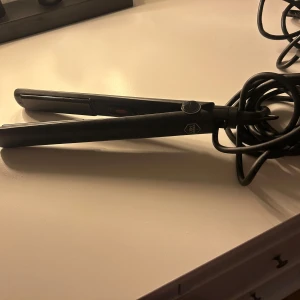 Plattång från Björn axén  - Säljer min plattång då jag har en annan jag använder. Den är i bra skick och fungerar normalt