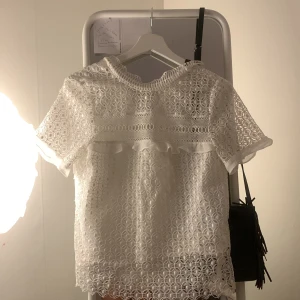 Blus från zara  - Värdens snyggaste blus från zara som inte säljs längre och säljer pågrund av att den inte kommer till användning❤️