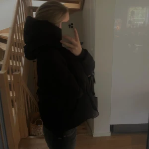 Så fin vinter/höstjacka  - TOPPSKICK, slutsåld på hemsidan. Köpt för 1499 kr. Så fin med gosigaste luvan🥰