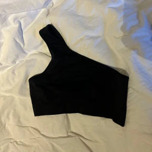 Sport-bh  - Enaxlad sport-bh ifrån arket, som ny 