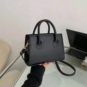 Väska - använd fåtal gånger💓 säljs inte väskan för det satta priset så går den till den som har högst första bud💓