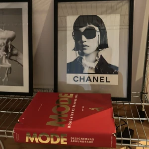 Stor coffe tavle book - Stor coffe table book, MODE, kantstött men jätte fin insida