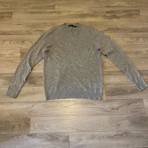 Tyg tröja - Långärmad grå tröja