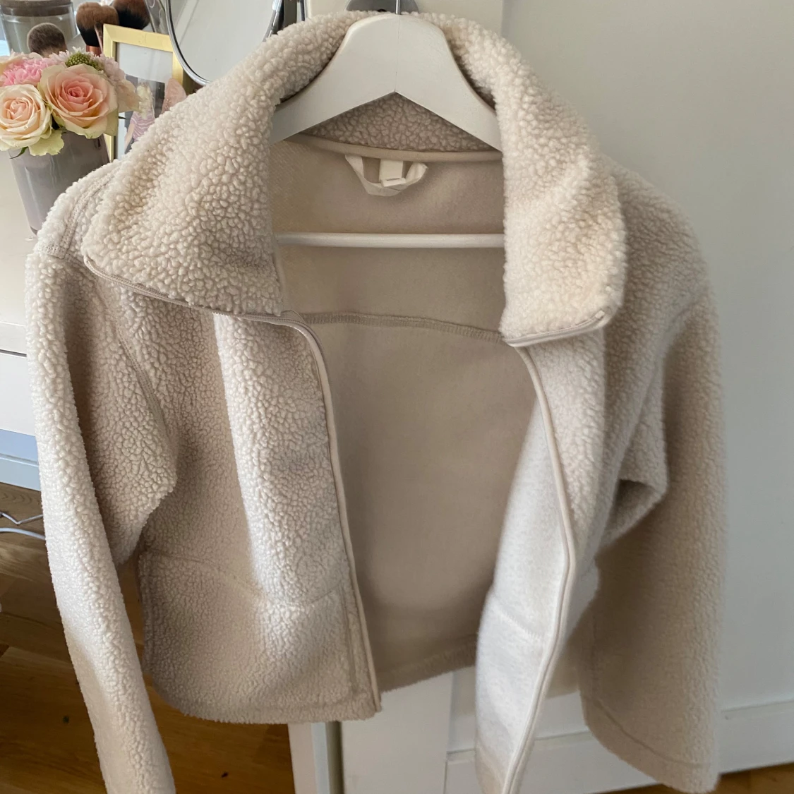 Beige teddyjacka från hm - 4