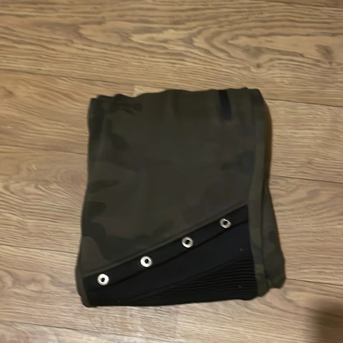 Camouflage mjukisbyxor med dragkedja - 3