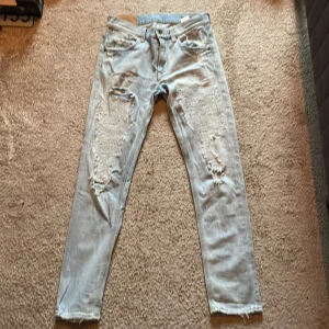 Dondup jeans - Feta dondup jeans i modellen roddy. Priset kan diskuteras vid snabb affär 