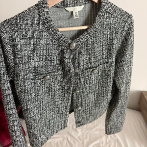  Cardigan från H&M - Andvänt typ 2 gånger. Väldigt elegant och fin