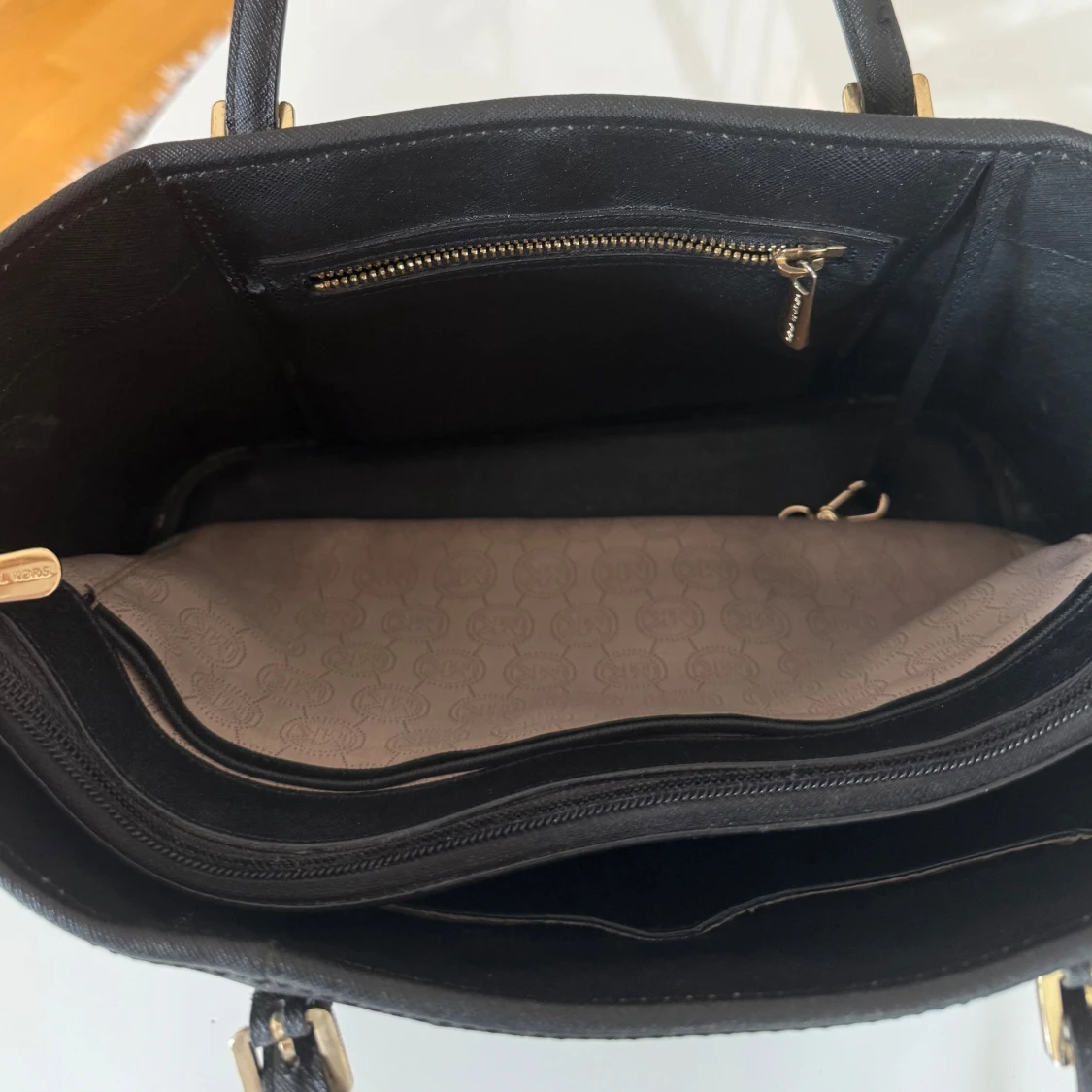 Svart axelväska från Michael Kors - 3