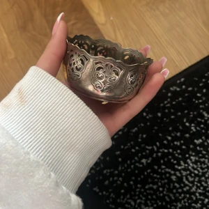 Decoration  - Vintage deciration för att ha i rummet eller smycken behållare 