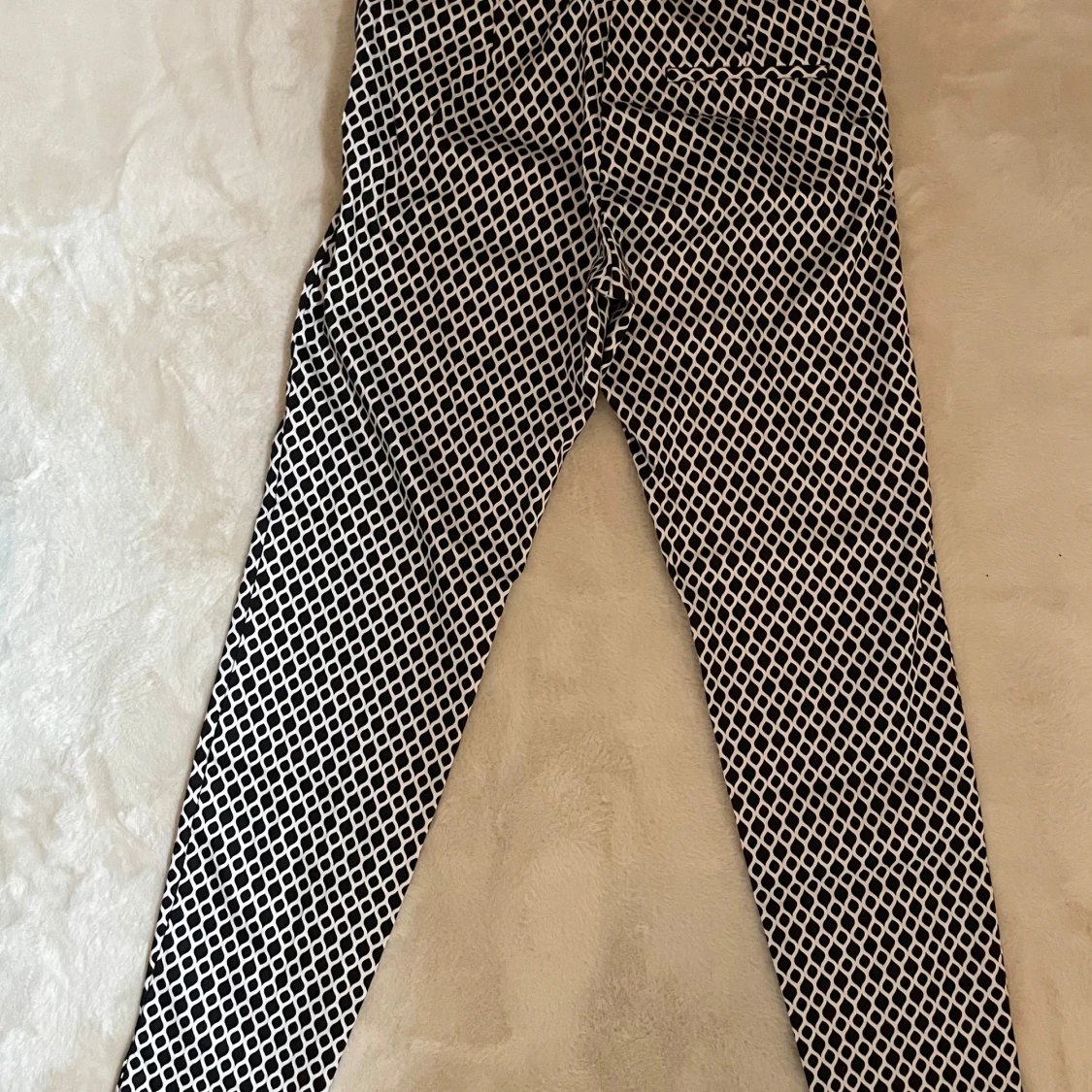 Svartvita mönstrade byxor från H&M - 1