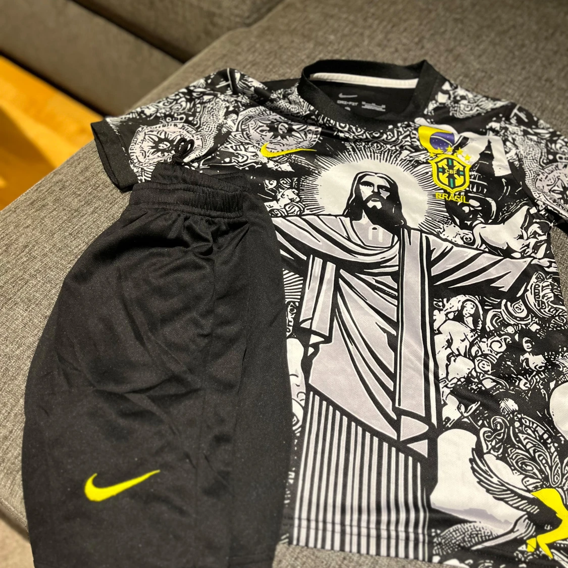 Svart och vit fotbollströja från Nike - 1