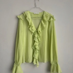 Blus från Mango - Använd 1 gång. 