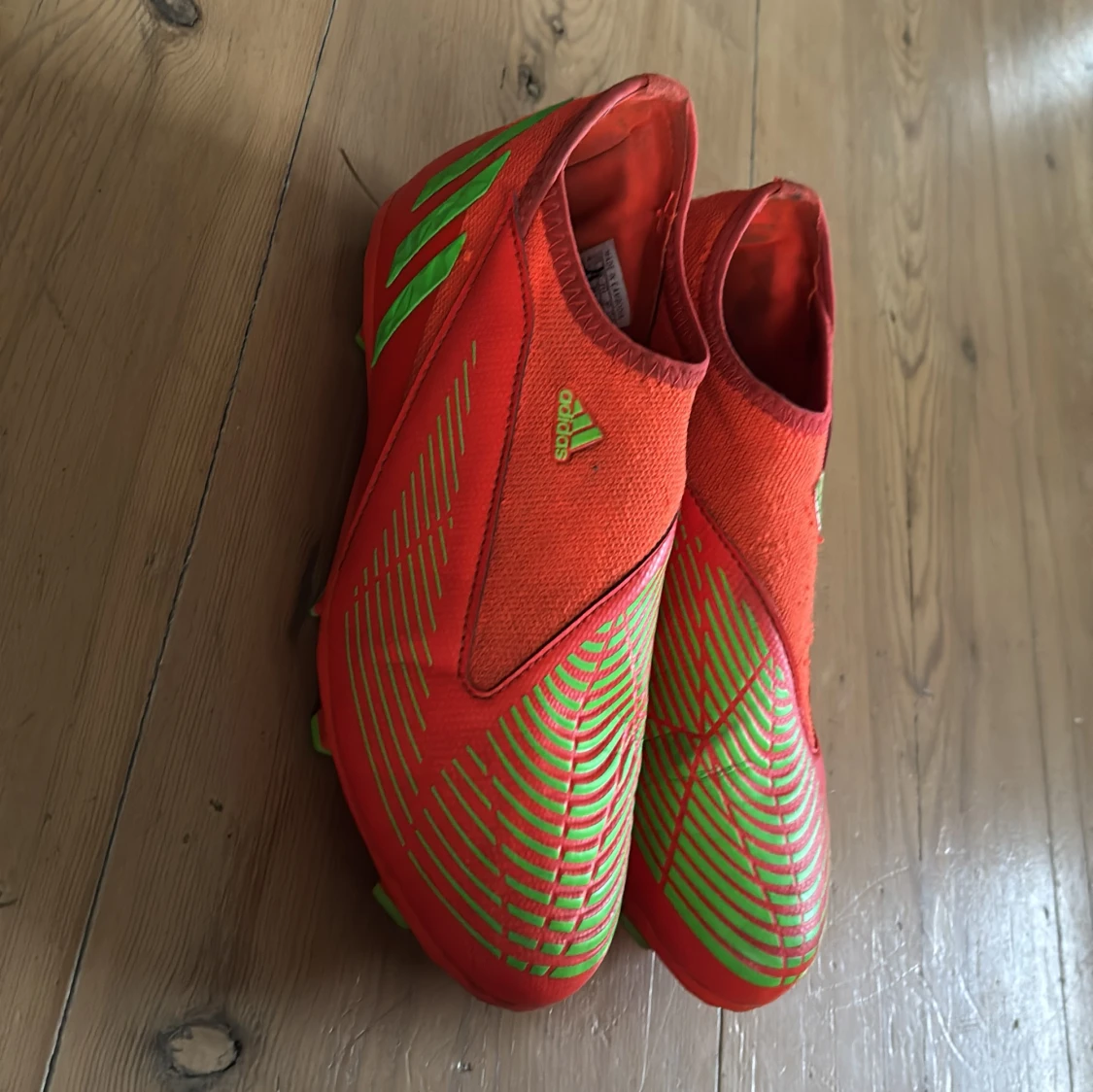 Adidas predator Röda och gröna fotbollsskor från Adidas - 2