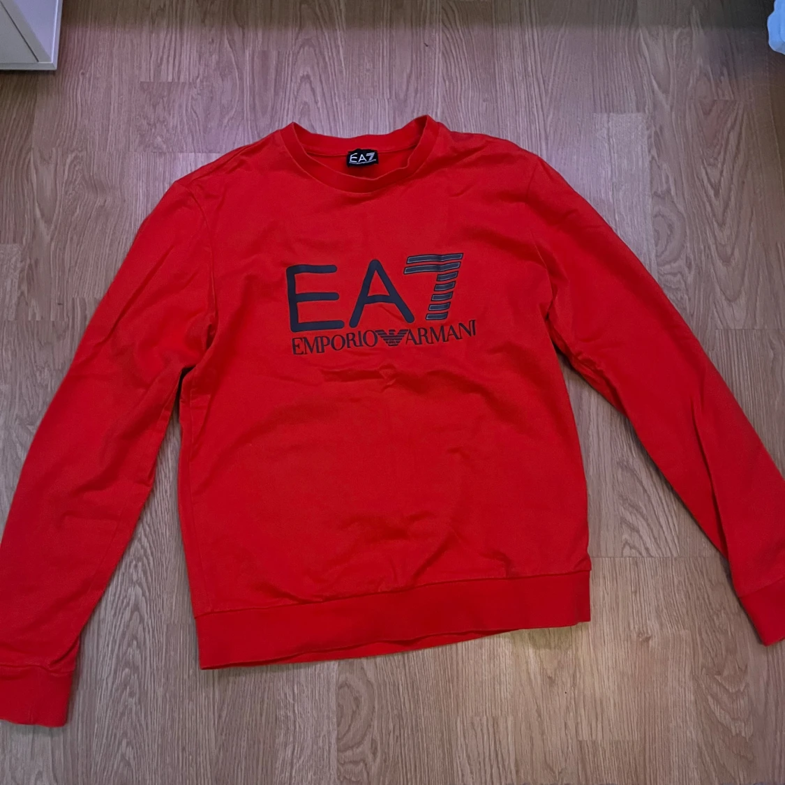 Röd tröja från Emporio Armani