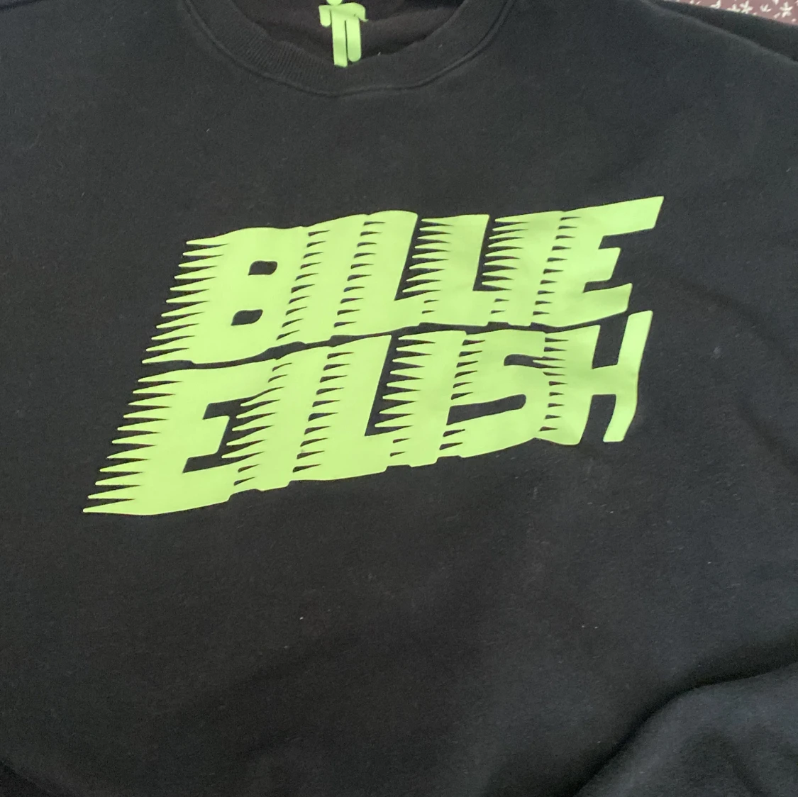 Svart tröja med Billie Eilish-tryck - 2