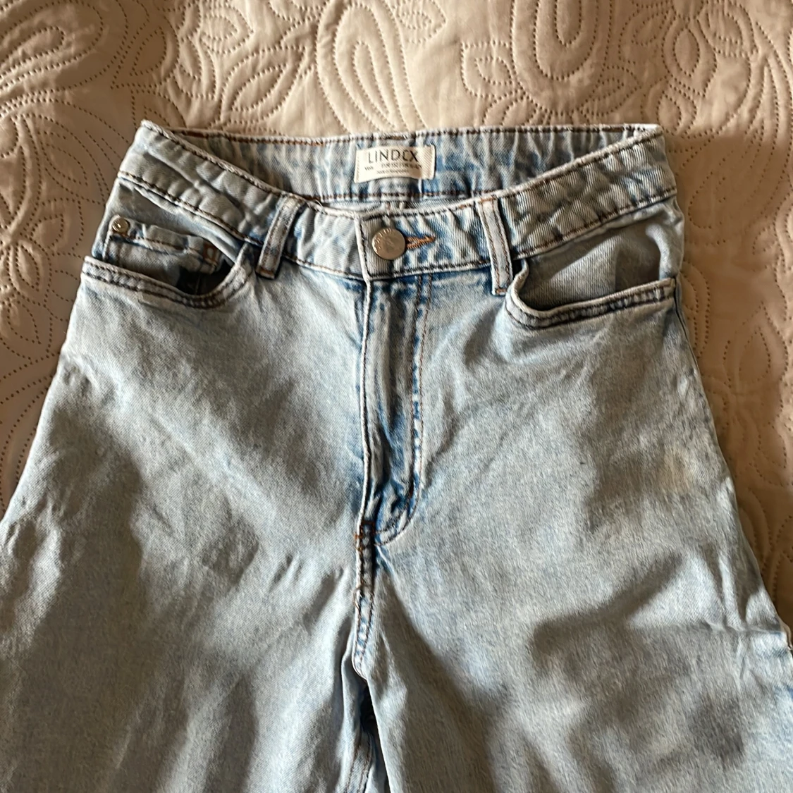 Ljusblå jeansbyxor från Lindex