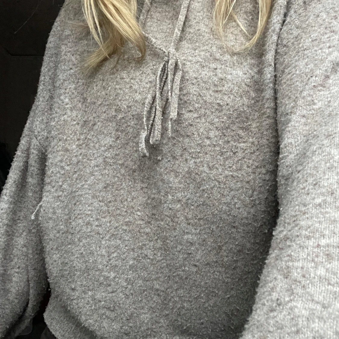 Brun stickad hoodie - 3