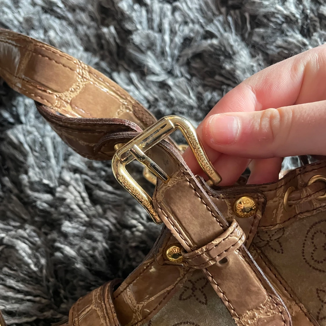 Beige handväska med monogram - 2