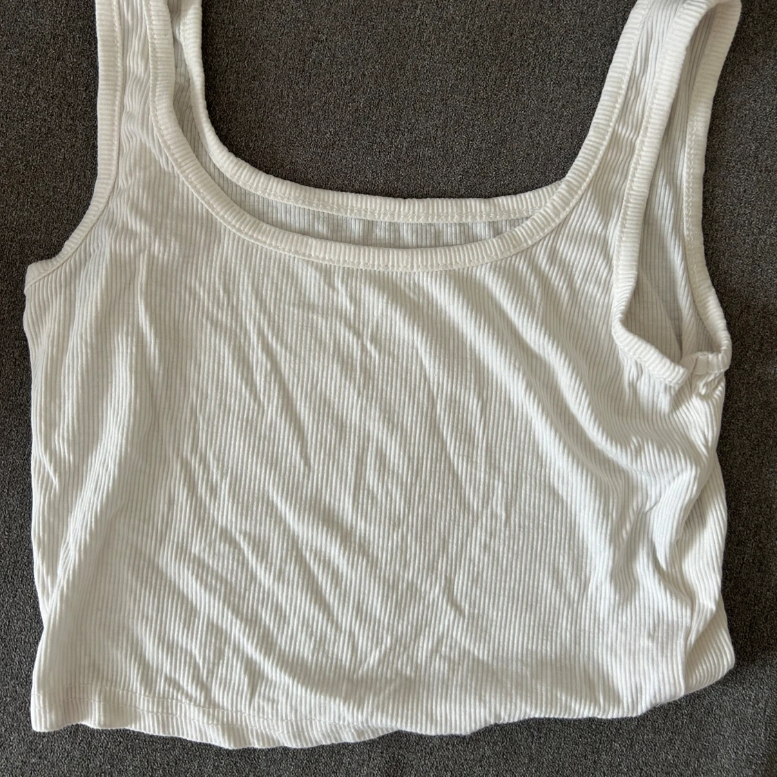 Vit ribbad linnetopp - 1