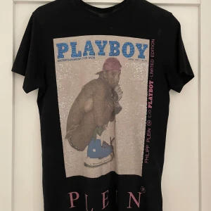 Playboy x Philip plein tröja rhinestone - Säljer min Philip plein x playboy tröja med rhinestones limiter edition. Många stenar som fallit av därav priset