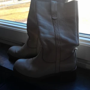 Boots från  Vagabond - Booys från Vagabond, str 36. Dem är använda flerra gånger, men har en bra kvalitet. Perfekta för både höst och vår. Super snygga. 🤎🤎🤎