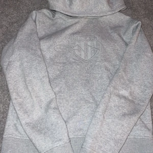Gant hoodie - Hoodien är som ny. Inga tecken på användning. Skriv om frågor💕