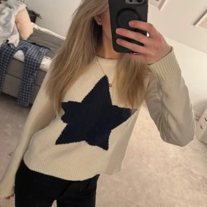 Stickad tröja  - Supersöt stickad tröja från Nelly i storlek S 