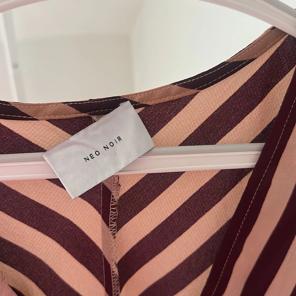 Randig långklänning från Neo Noir - 1