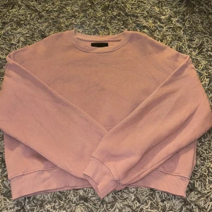 Rosa tjocktröja från lager157 - Säljer en rosa tjocktröja från lager157. Storlek XS/S.