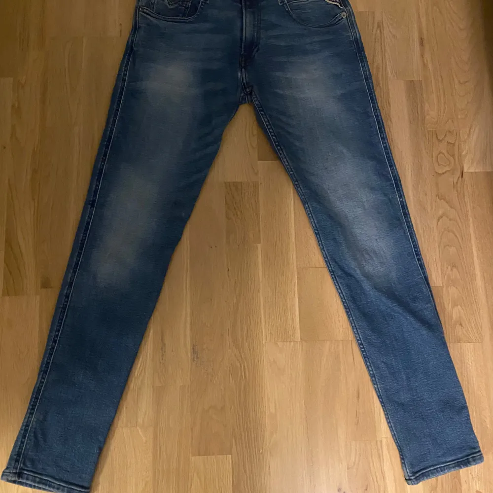 Replay Jeans i storlek 29:30, de är i mycket fint skick och är sparsamt använda.. Farkut & Housut.