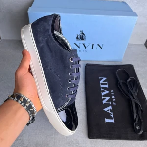 Lanvin skor - Navy lanvin | skick 10/10 använda 1 gång | allt og ingår | storlek Uk9/43 - passar 43-44 | skriv vid frågor 