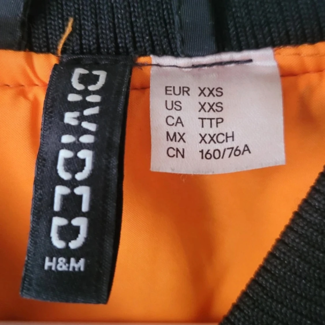 Ny Svart bomberjacka med orange foder - 4