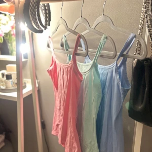 Intimissimi linne - Säljer alla dessa tre Intimissimi linnen💕 Om ni endast önskar att köpa en av de skriv gärna privat💕Ett linne kostar 126 kr💕